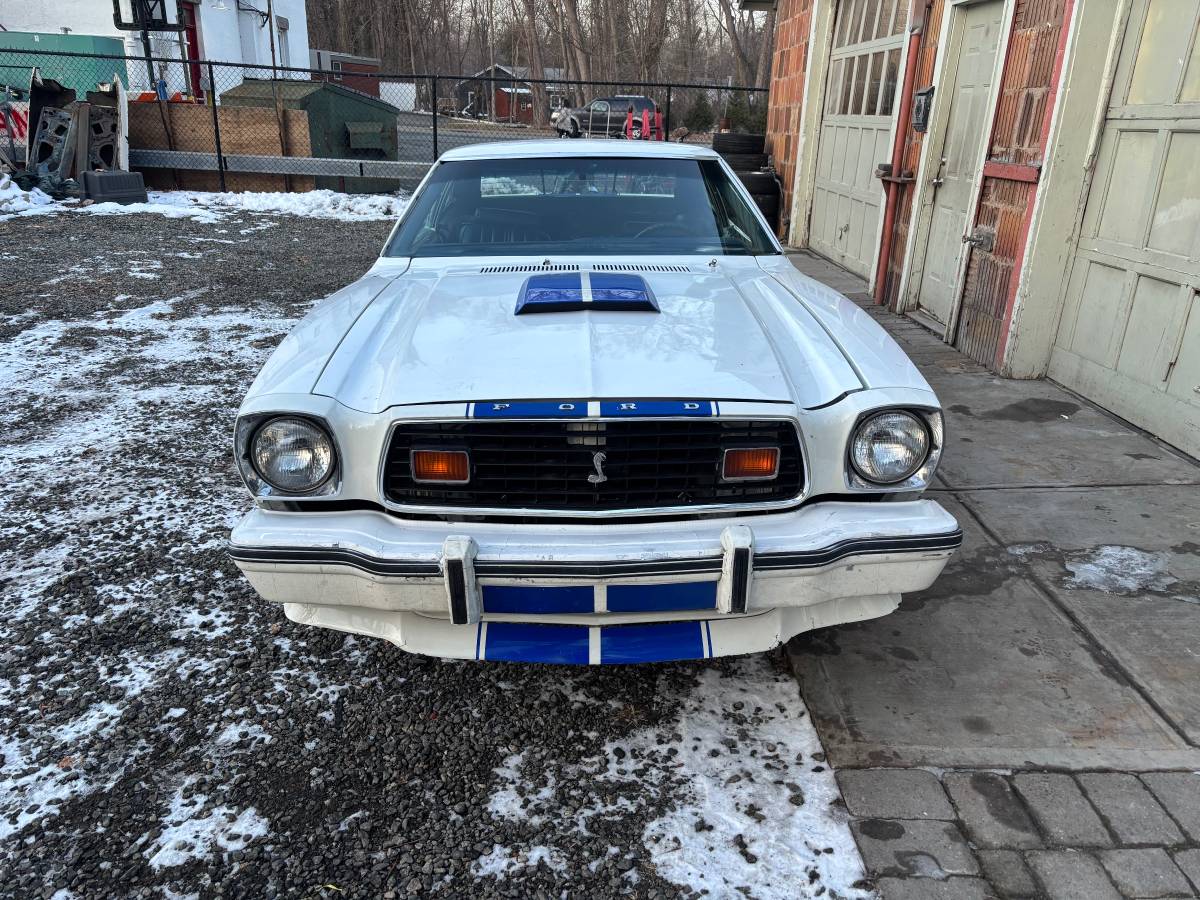 Ford-Mustang-cobra-1976-white-135185-1