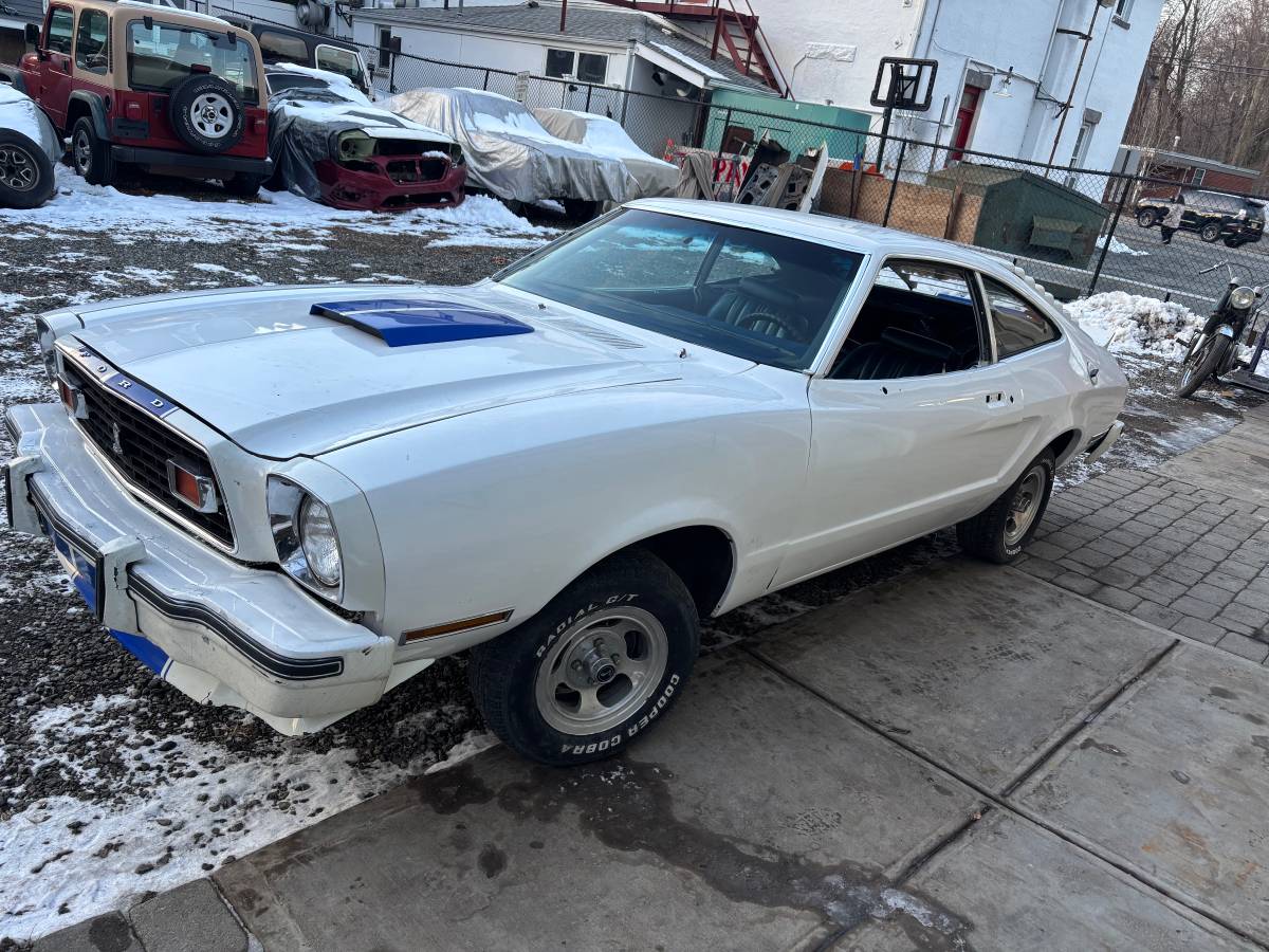 Ford-Mustang-cobra-1976-white-135185-2