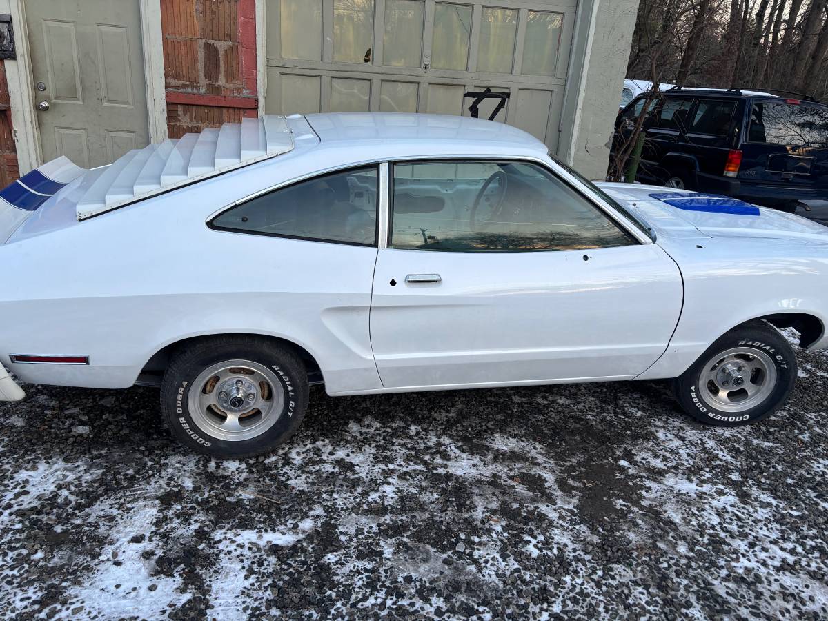 Ford-Mustang-cobra-1976-white-135185-4