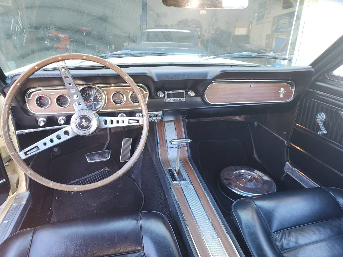 Ford-Mustang-coupe-1966-yellow-117482-1