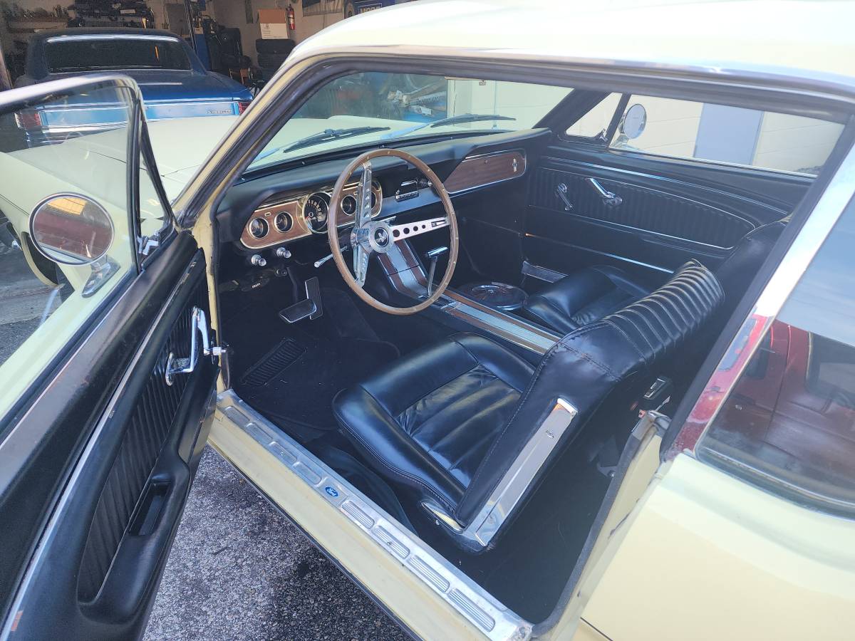 Ford-Mustang-coupe-1966-yellow-117482-3