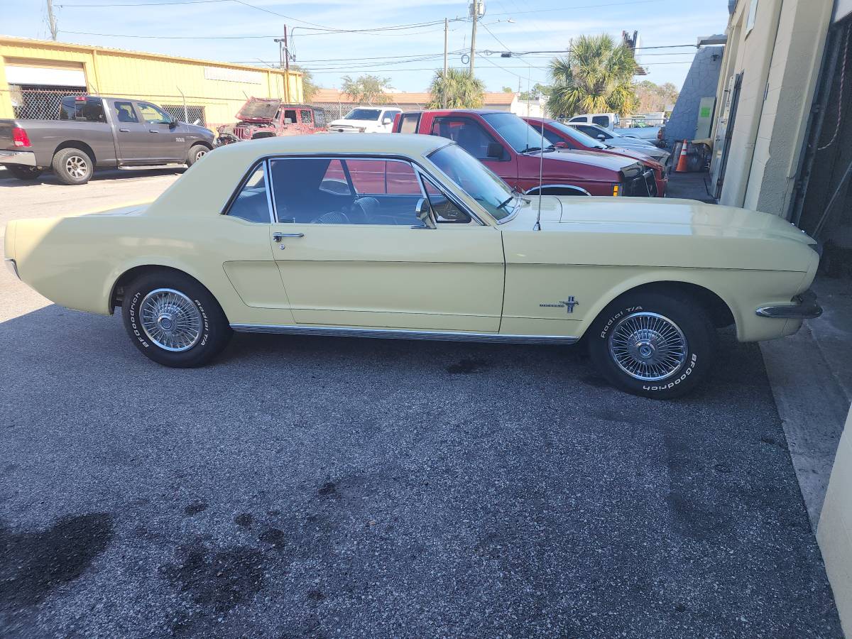 Ford-Mustang-coupe-1966-yellow-117482-5