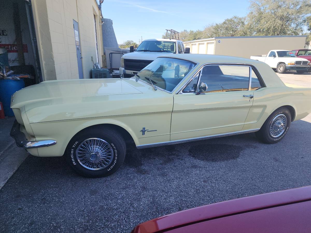 Ford-Mustang-coupe-1966-yellow-117482-8