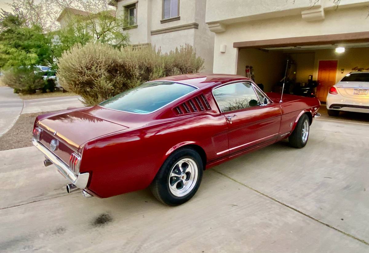 Ford-Mustang-fastback-gt-1966-2