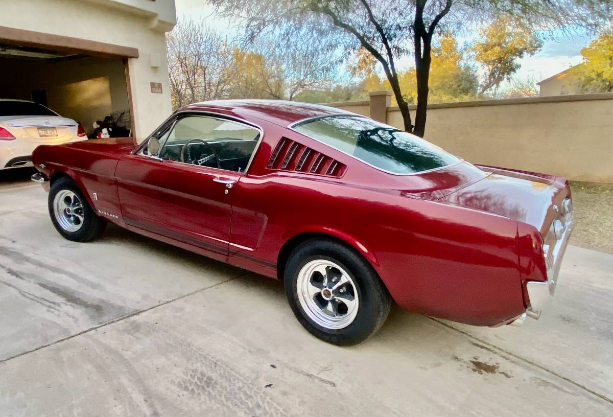 Ford-Mustang-fastback-gt-1966-3