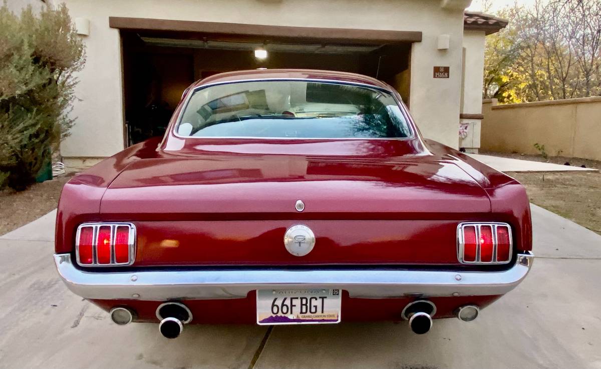 Ford-Mustang-fastback-gt-1966-4