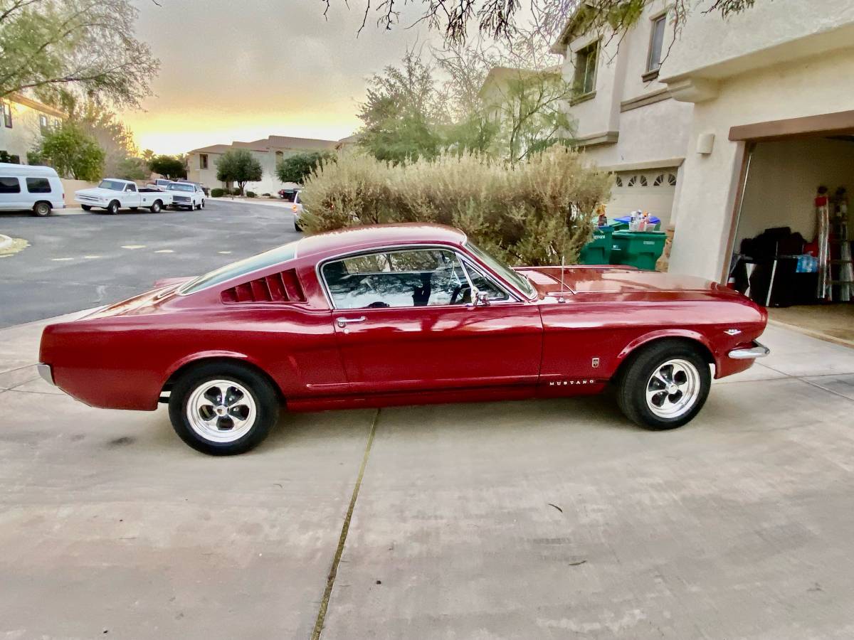 Ford-Mustang-fastback-gt-1966-6