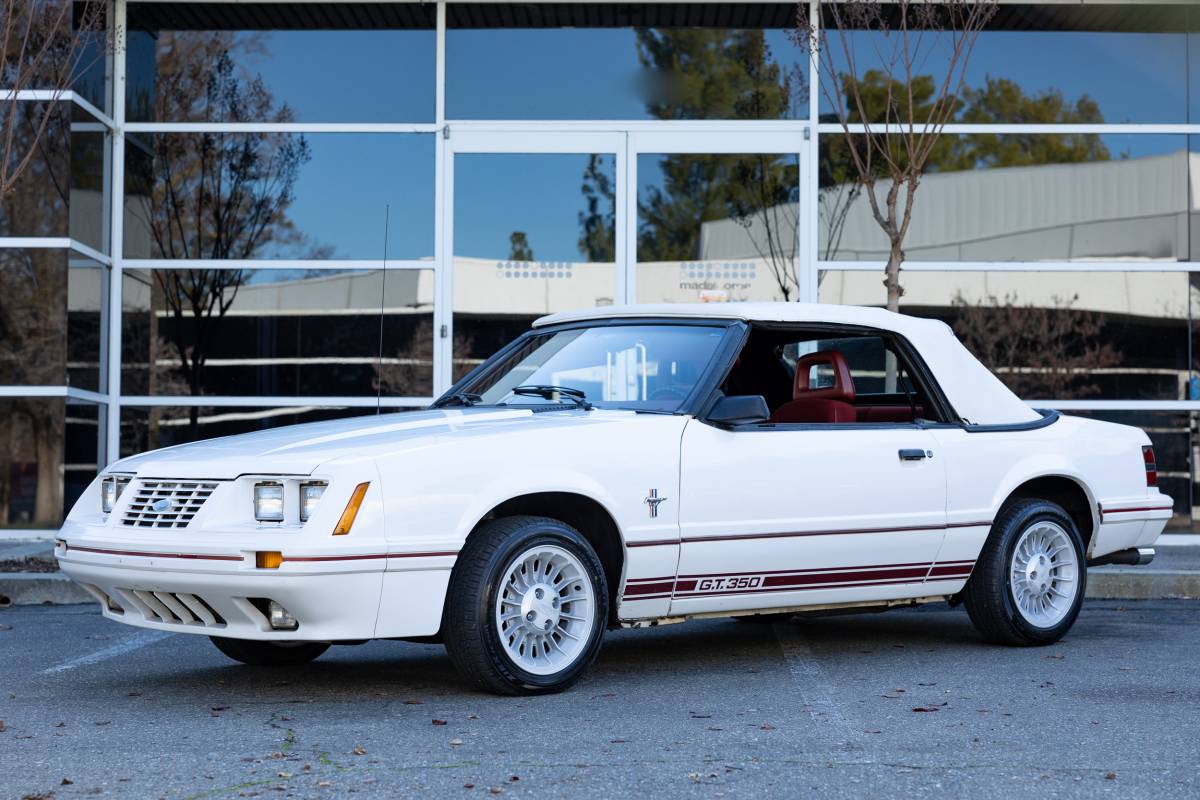 Ford-Mustang-gt-1984-1