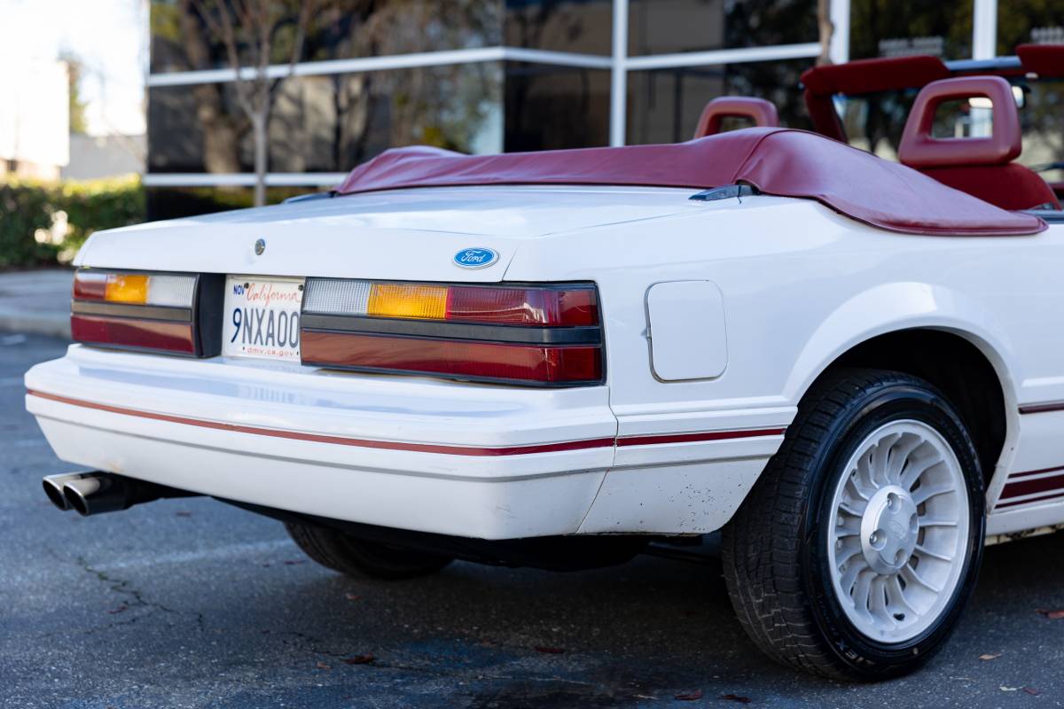 Ford-Mustang-gt-1984-12