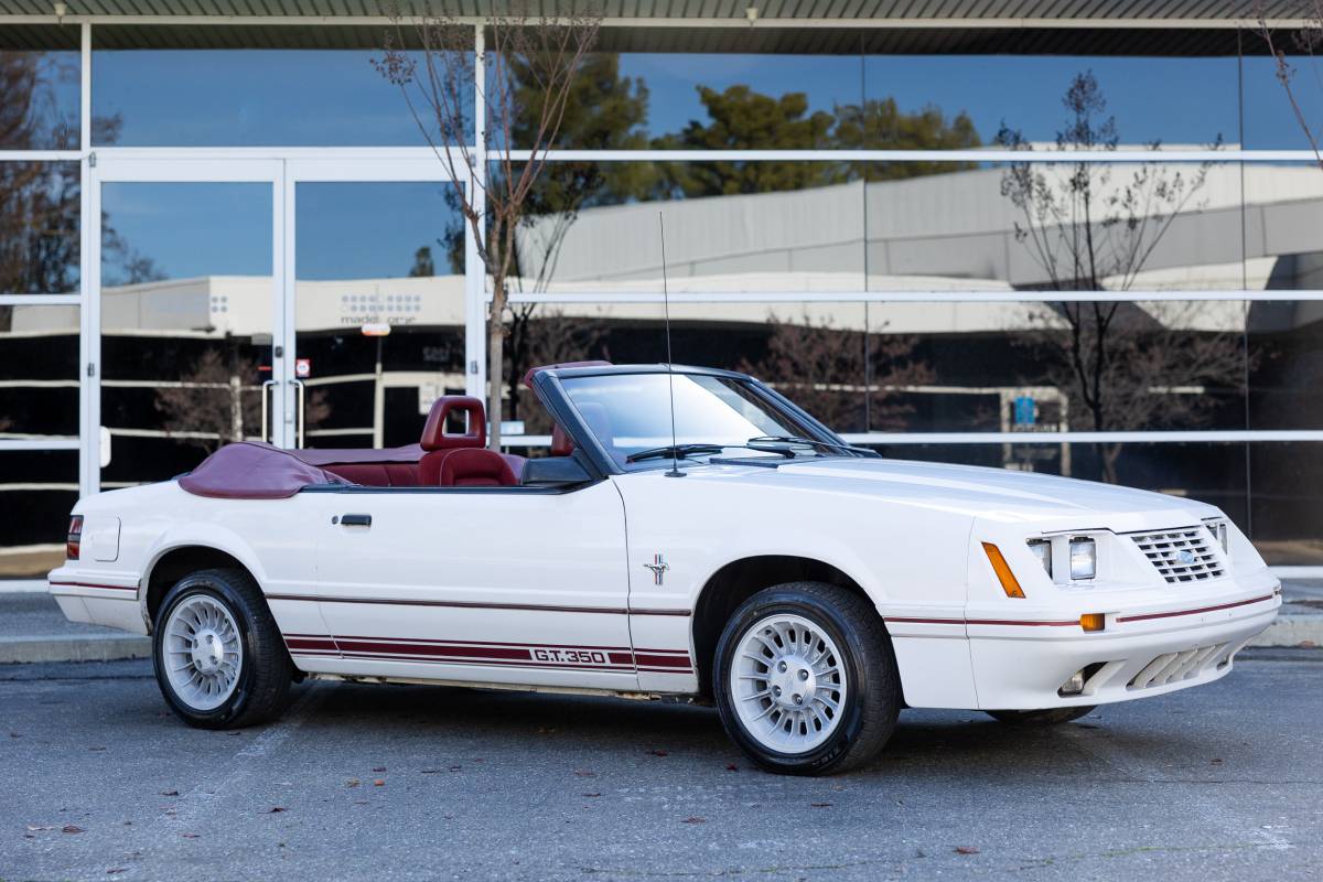 Ford-Mustang-gt-1984-3