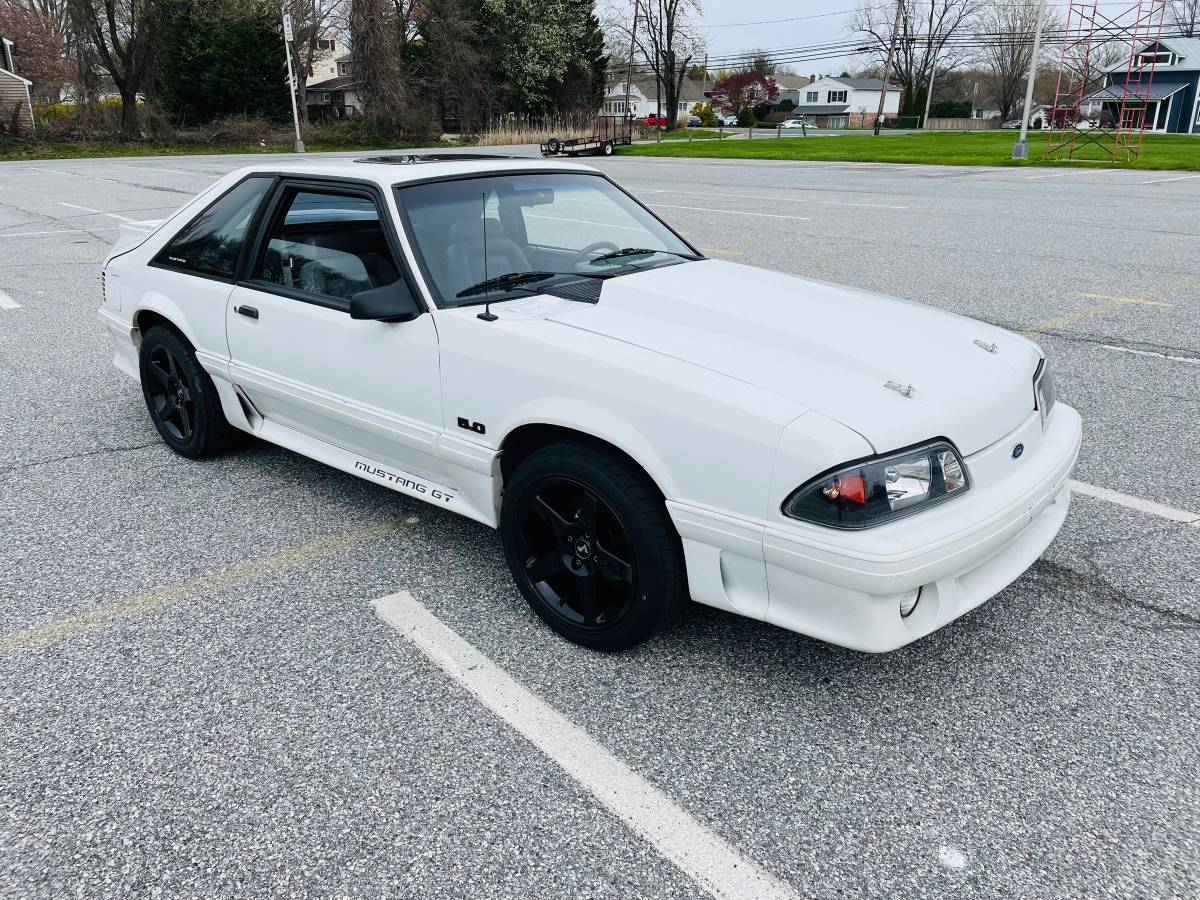 Ford-Mustang-gt-1988