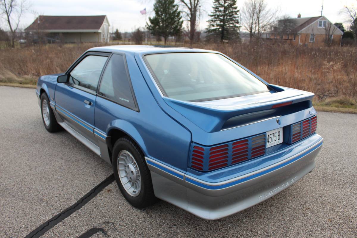 Ford-Mustang-gt-1989-3