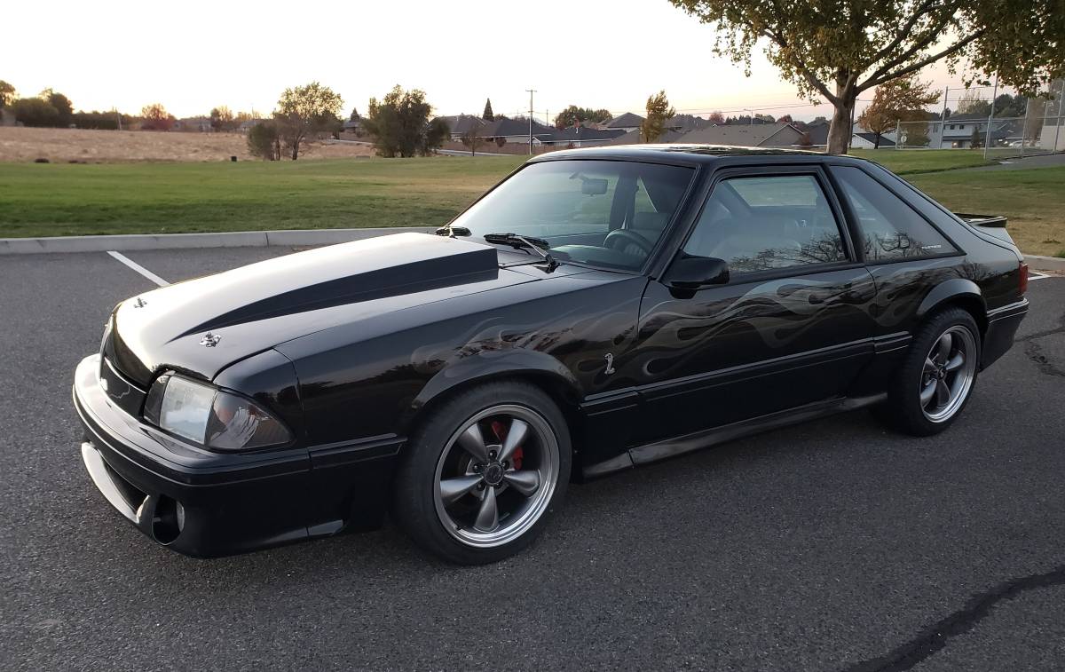 Ford-Mustang-gt-1990-3