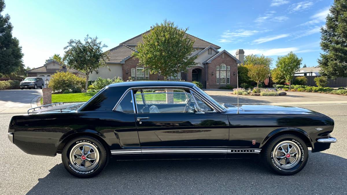 Ford-Mustang-gt-coupe-1965-1