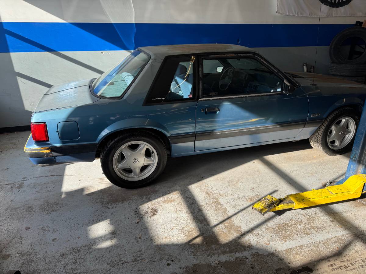 Ford-Mustang-lx-notchback-1988-1