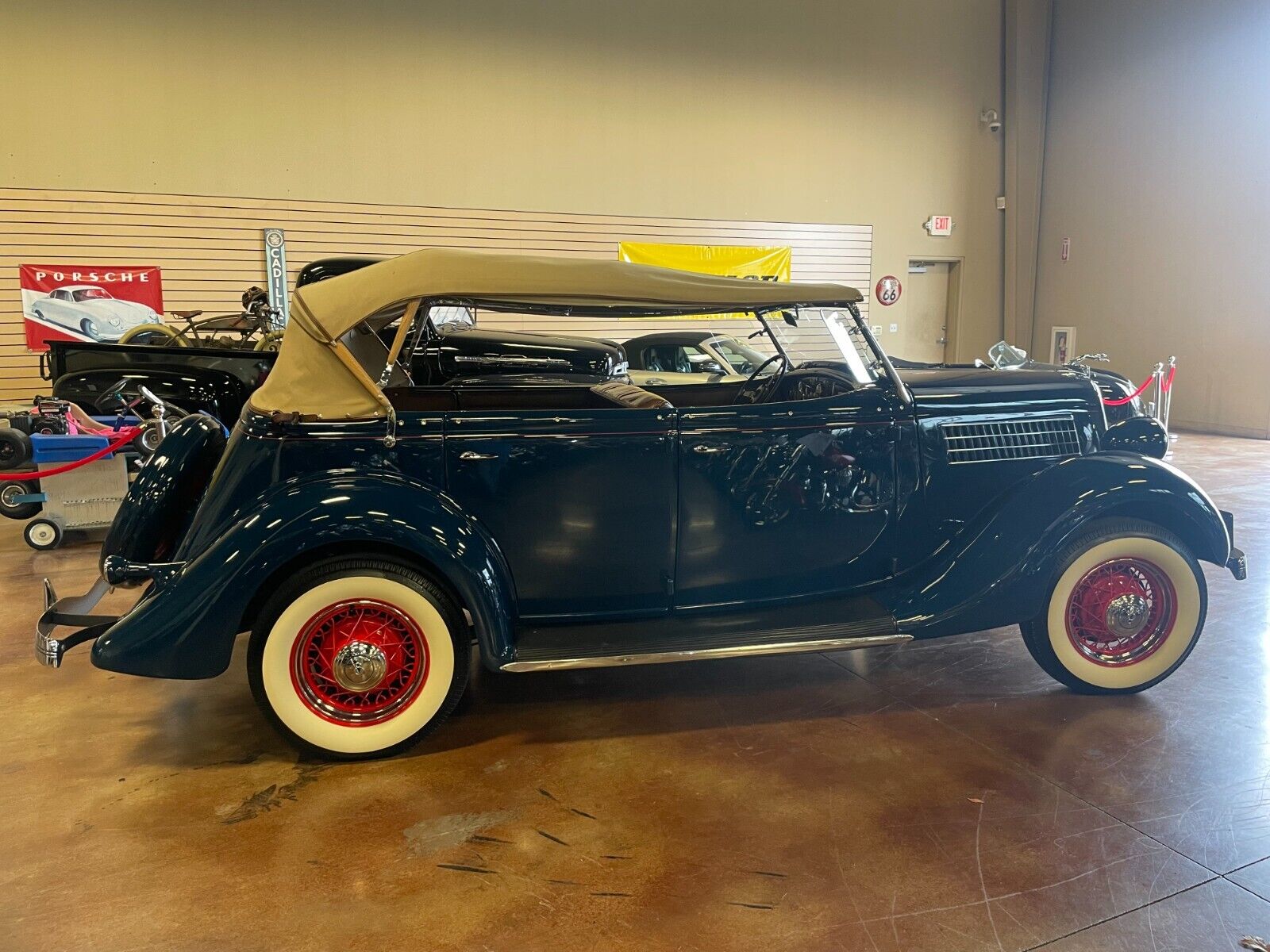 Ford-Phaeton-1935-Blue-Brown-1178-4