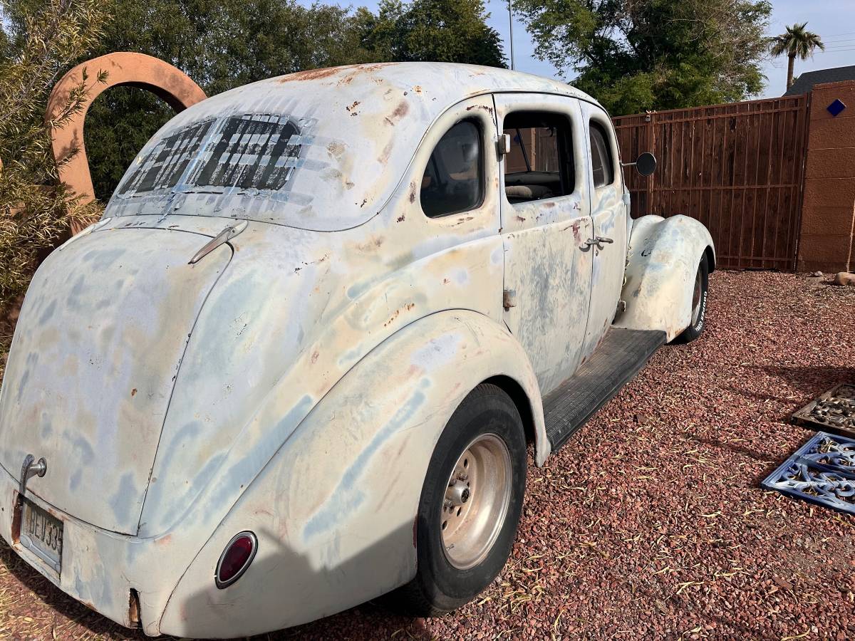 Ford-Slantback-1937-4