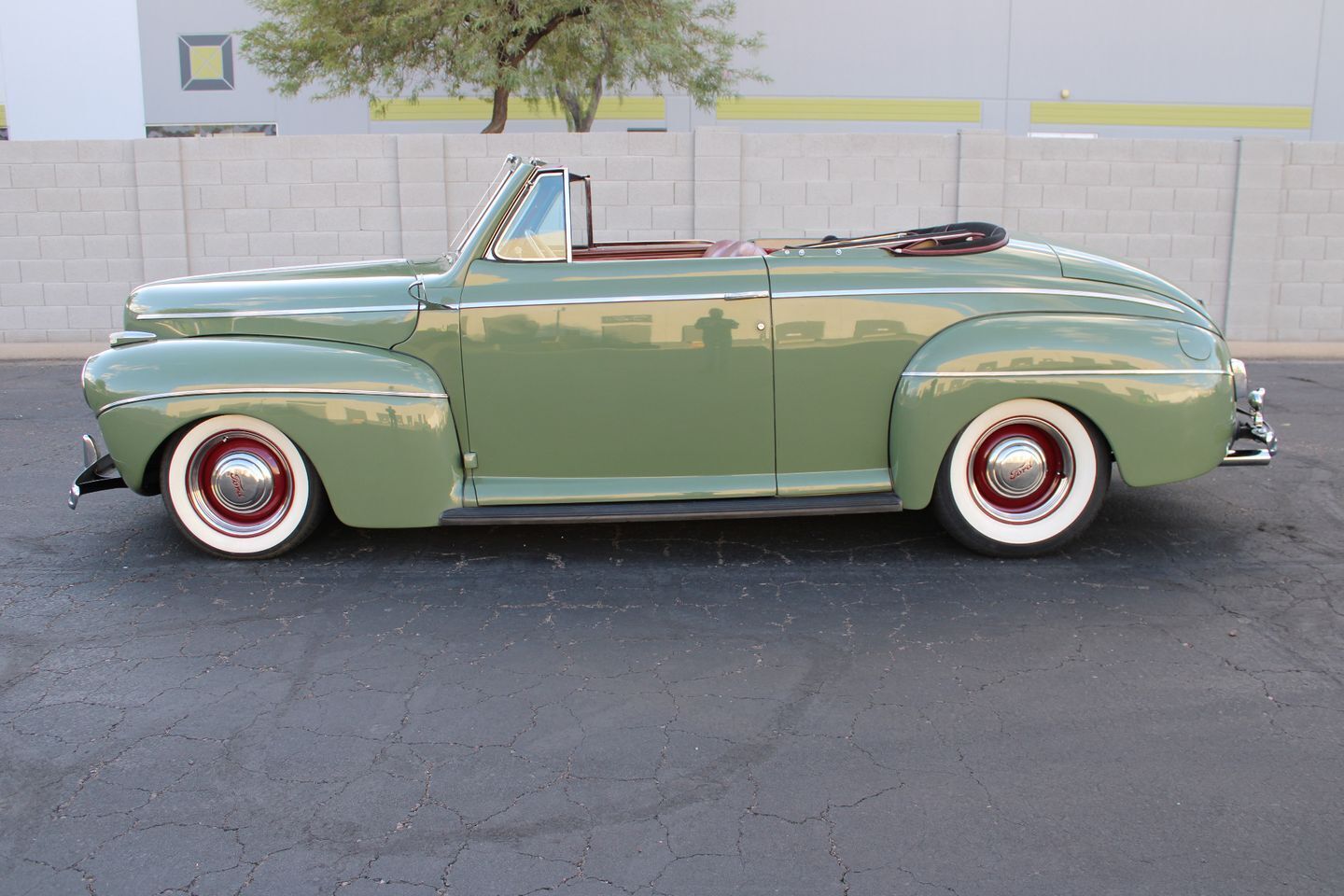 Ford-Super-DeLuxe-Cabriolet-1941-Green-Red-127288-8