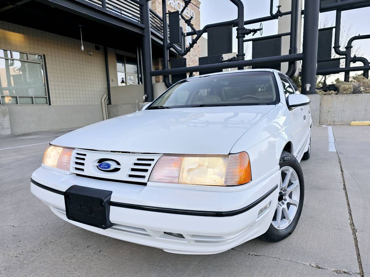 Ford-Taurus-sho-1990-white-92962-1