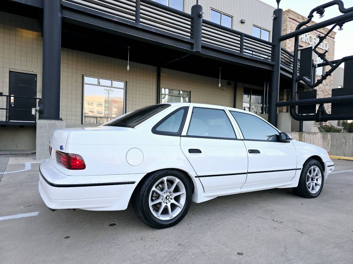 Ford-Taurus-sho-1990-white-92962-11