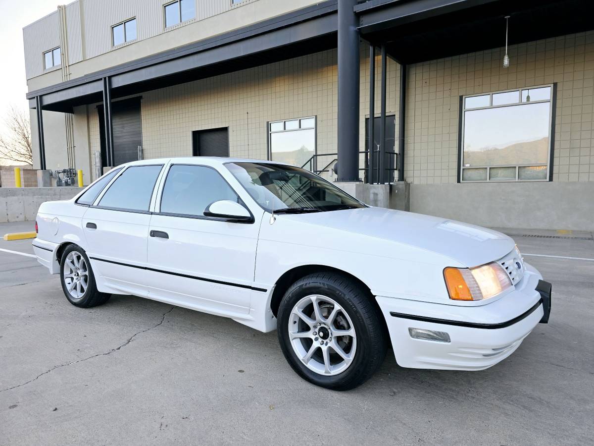 Ford-Taurus-sho-1990-white-92962-13