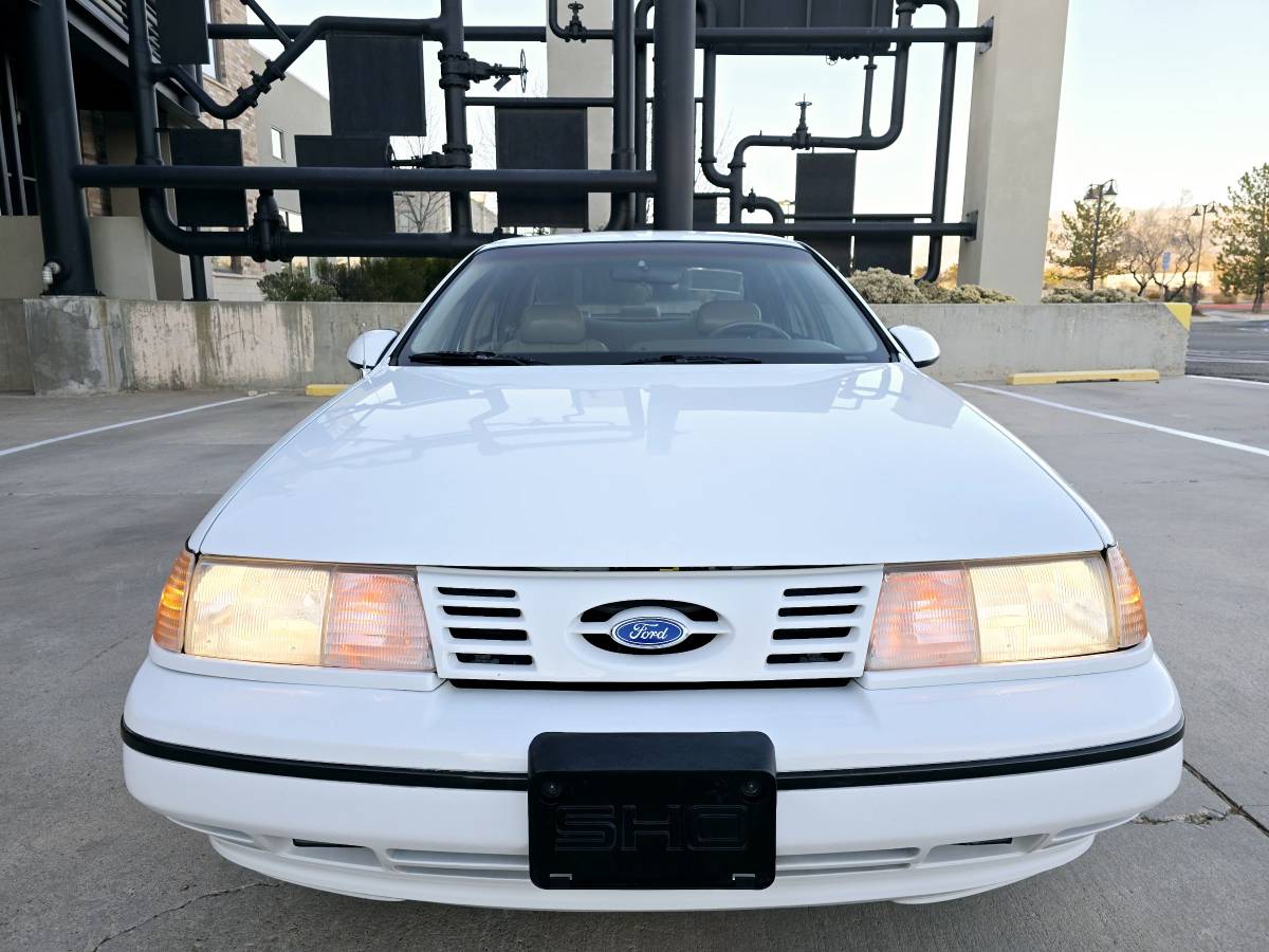 Ford-Taurus-sho-1990-white-92962-7