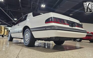 Ford-Thunderbird-Berline-1988-Red-White-10797-3