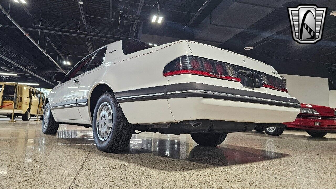 Ford-Thunderbird-Berline-1988-Red-White-10797-3