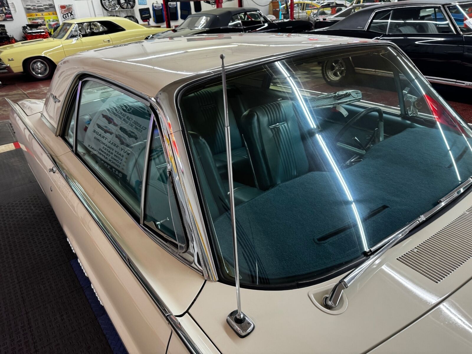 Ford-Thunderbird-Coupe-1963-15