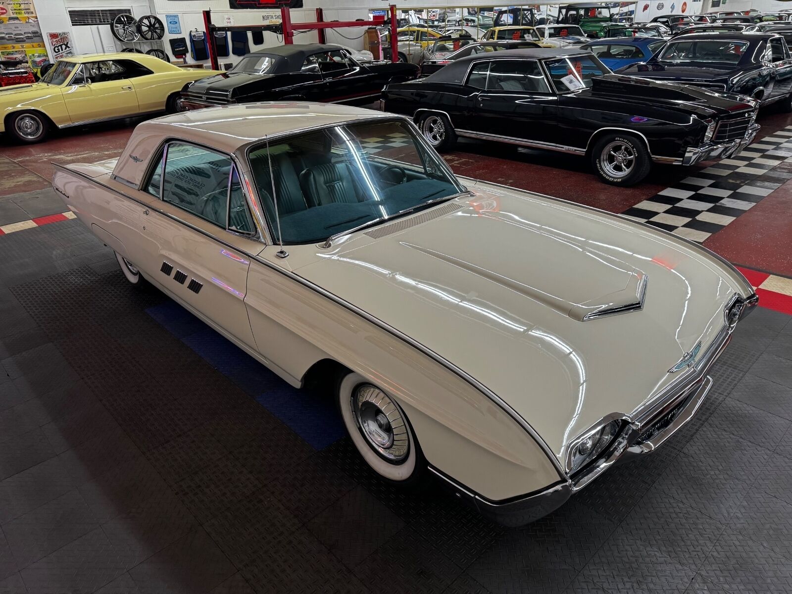 Ford-Thunderbird-Coupe-1963-32