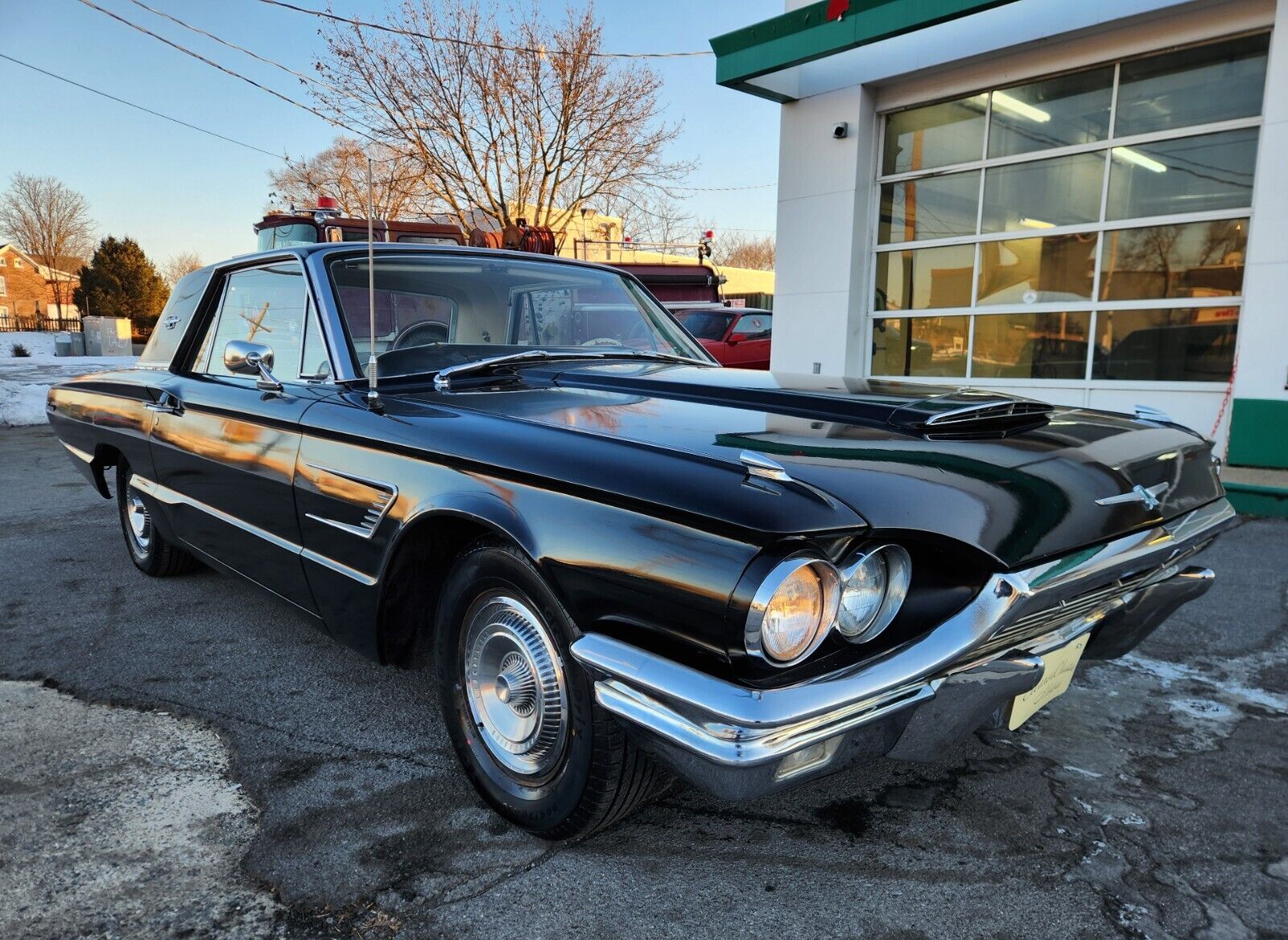 Ford-Thunderbird-Coupe-1965-Black-White-136794-2