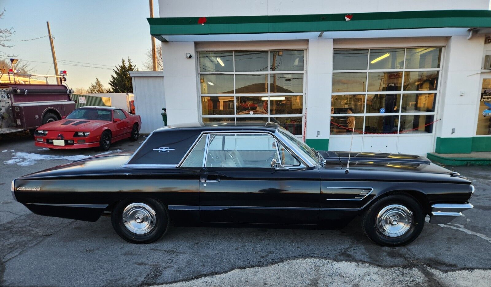 Ford-Thunderbird-Coupe-1965-Black-White-136794-3