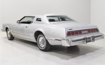 Ford-Thunderbird-Coupe-1976-Silver-Burgundy-102655-3