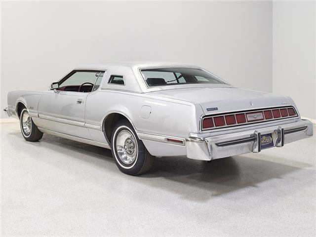 Ford-Thunderbird-Coupe-1976-Silver-Burgundy-102655-3