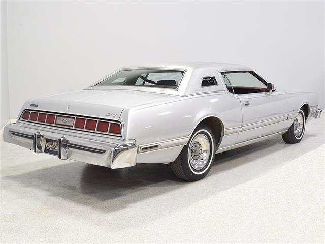 Ford-Thunderbird-Coupe-1976-Silver-Burgundy-102655-4