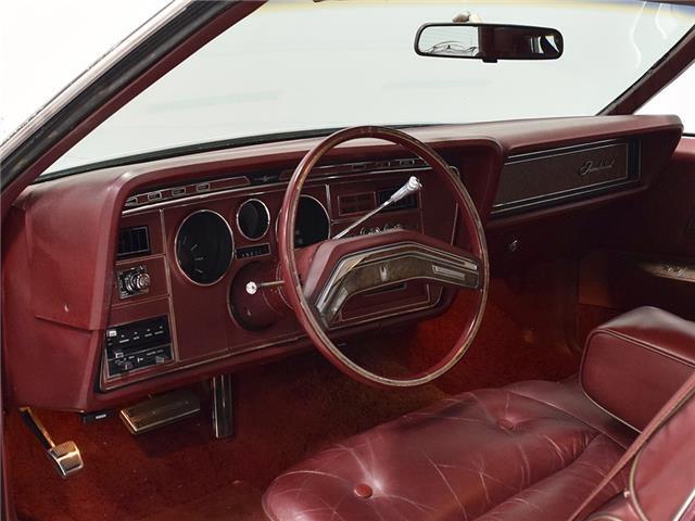 Ford-Thunderbird-Coupe-1976-Silver-Burgundy-102655-8