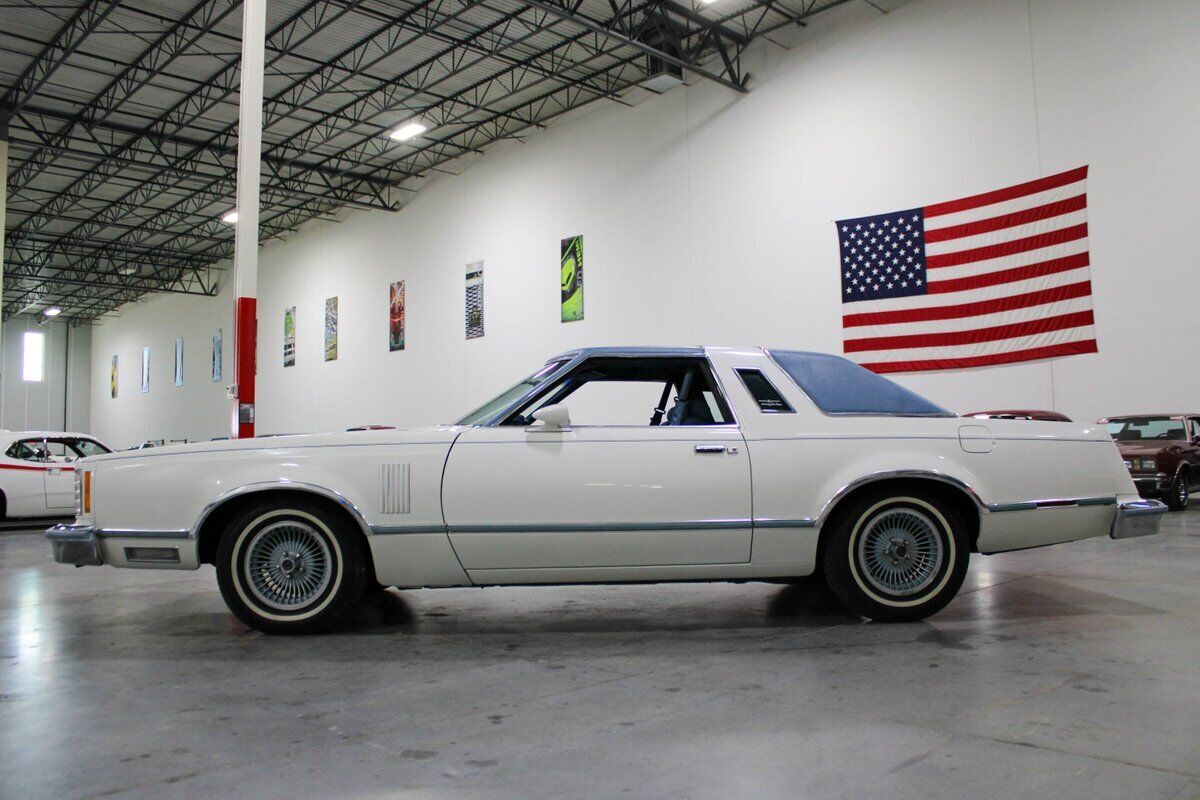 Ford-Thunderbird-Coupe-1978-White-Blue-126535-1