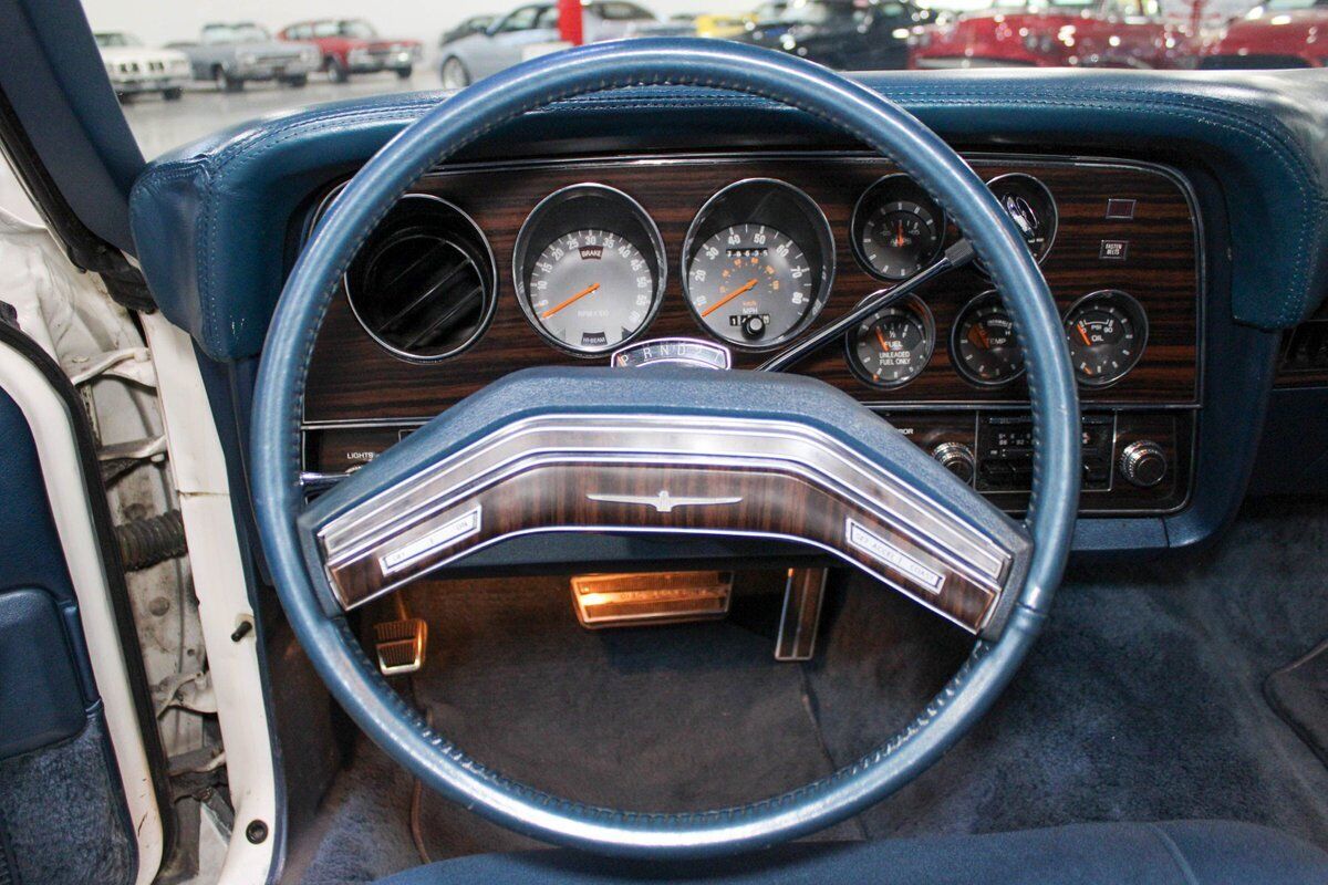 Ford-Thunderbird-Coupe-1978-White-Blue-126535-8