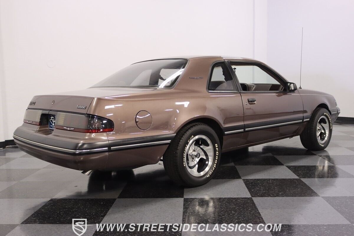 Ford-Thunderbird-Coupe-1987-11