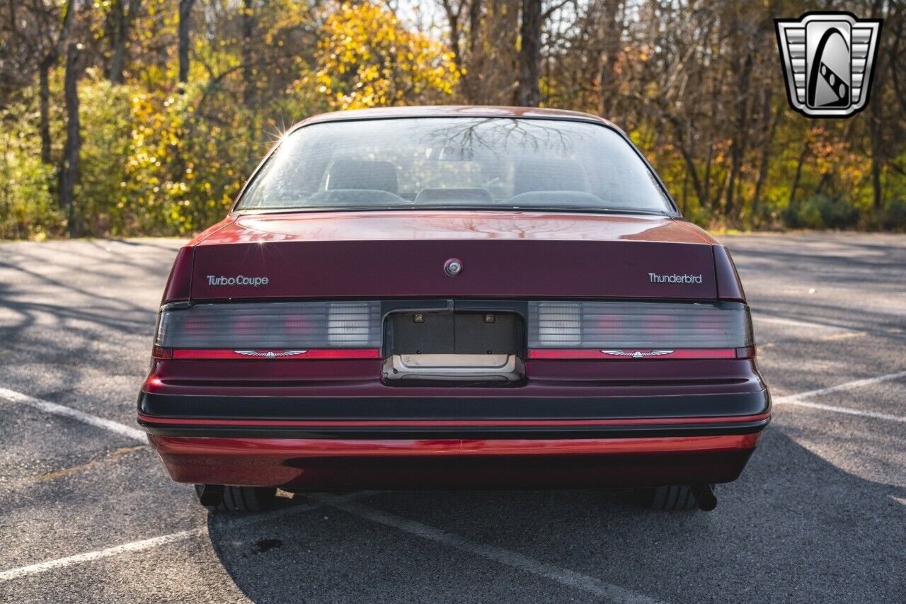 Ford-Thunderbird-Coupe-1988-5