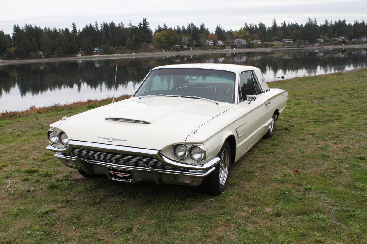 Ford-Thunderbird-coupe-1965