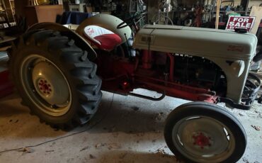 Ford-Tractor-1949-red-11-1