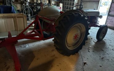 Ford-Tractor-1949-red-11-2