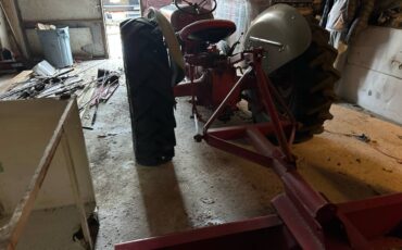 Ford-Tractor-1949-red-11-3