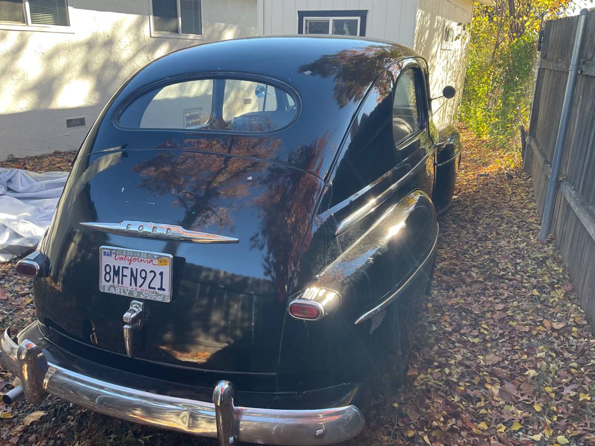 Ford-Tudor-1948-4