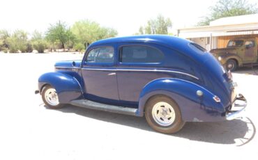 Ford-Tudor-sedan-1940-1