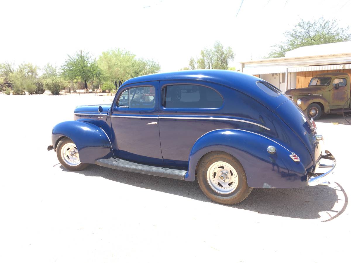 Ford-Tudor-sedan-1940-1