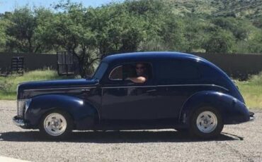 Ford-Tudor-sedan-1940-3