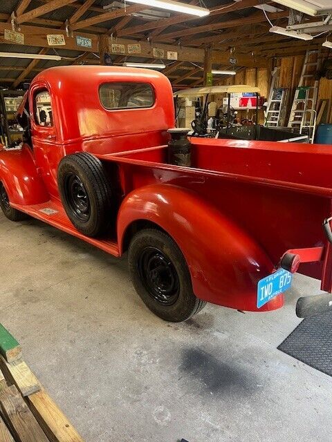 GMC-34-Ton-Pickup-Truck-Vintage-Coupe-1947-4