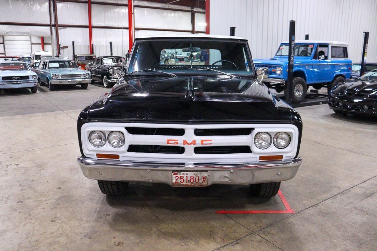 GMC-C2500-Pickup-1967-Black-Black-66472-11